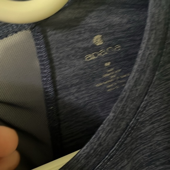 Apana athletic top size medium - Picture 6 of 7